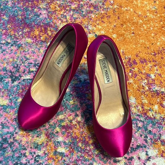 Steve Madden
Partyy-r Hot Pink Fuchsia Embellished  Satin Pumps Platforms - Picture 13 of 16